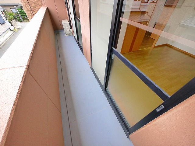 バルコニー　開放的で明るい空間を演出してくれるバルコニーです