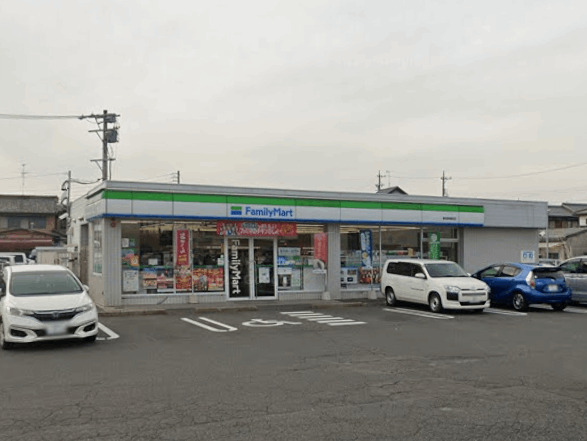 コンビニ　ファミリーマート桑名明竜町店（コンビニ）まで679m