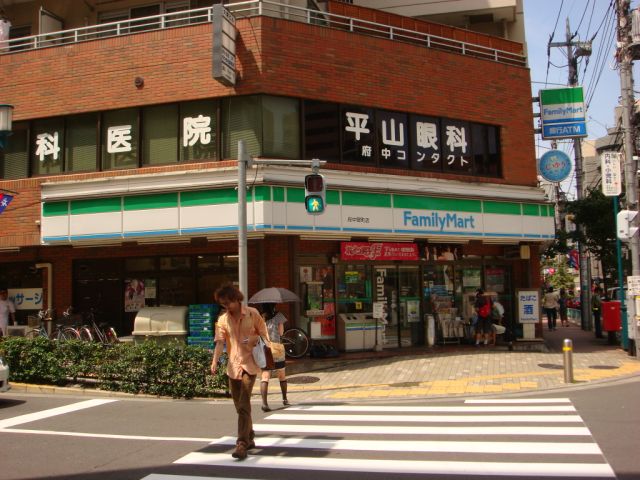 コンビニ　ファミリーマート（コンビニ）まで50m