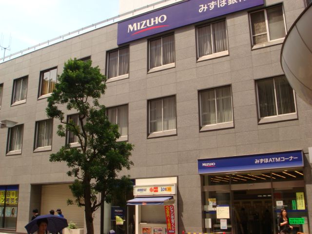 銀行　みずほ銀行（銀行）まで320m