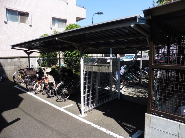 その他共有部分　駐輪スペースもございます。