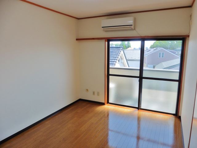 その他部屋・スペース　６帖の洋室のお部屋です。