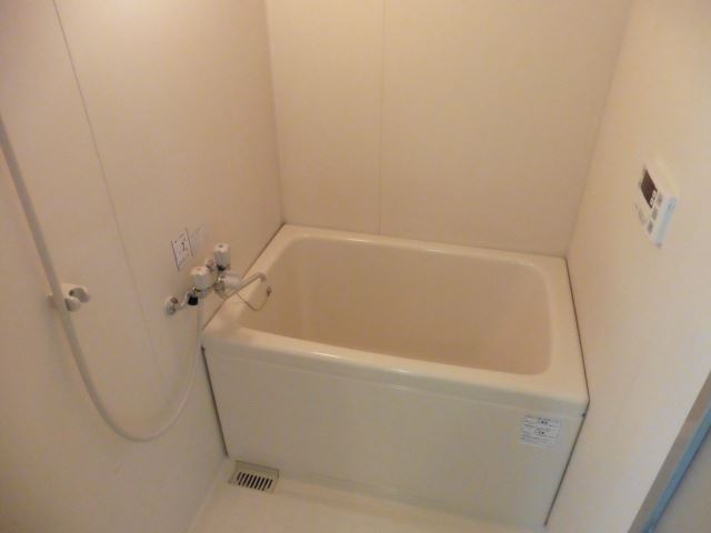 バス・シャワールーム　白を基調としたバスルーム