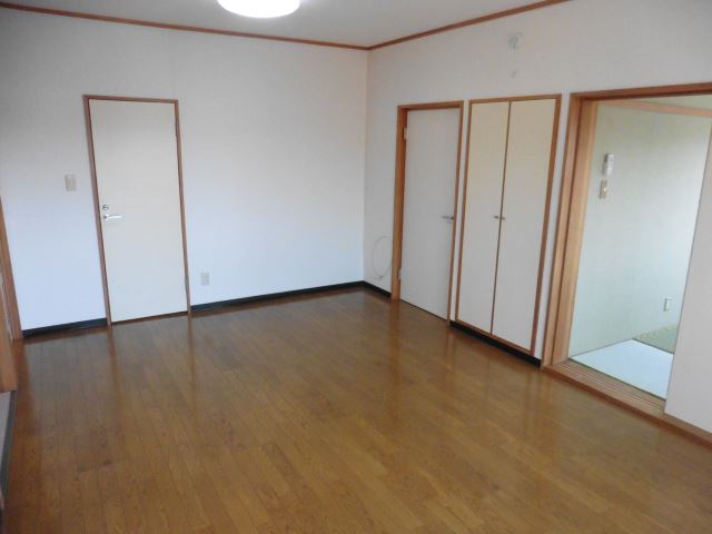 居室・リビング　広々とした１１帖のリビング