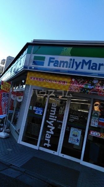 コンビニ　ファミリーマート 三軒茶屋駅前店（コンビニ）まで1890m