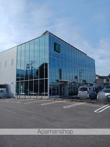 銀行　伊予銀行中萩支店様（銀行）まで700m