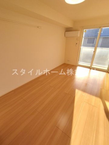 居室・リビング　同建物内別部屋の写真です。