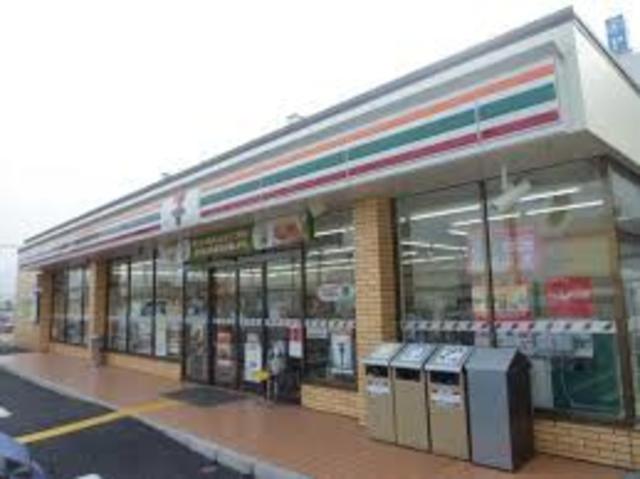 コンビニ　セブンイレブン富田林西口店（コンビニ）まで405m
