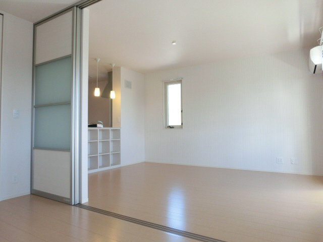 居室・リビング　こちらのリビングで趣味の時間をお楽しみください