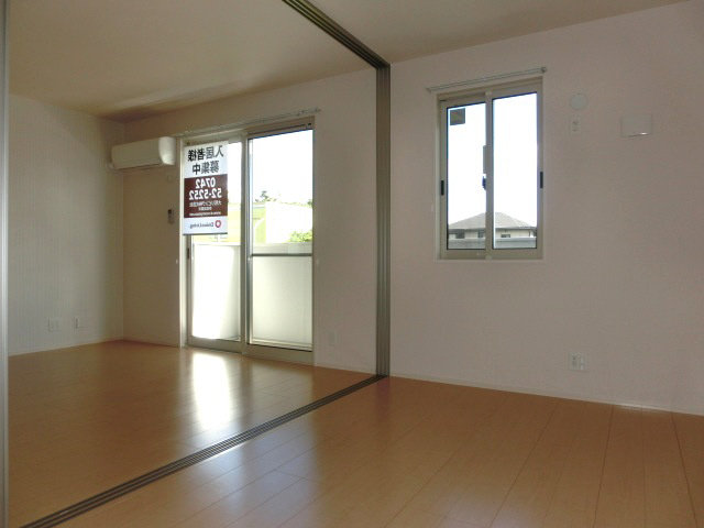 居室・リビング　個人の部屋や寝室として使える洋室です