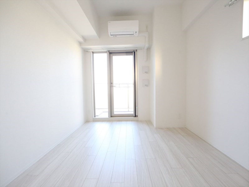 バルコニー　洋室7.9帖　2面採光　エアコン完備　バルコニー