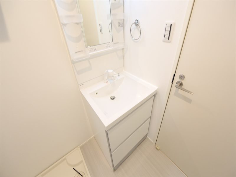 洗面設備　脱衣所　独立洗面台付（シャンプードレッサー付）