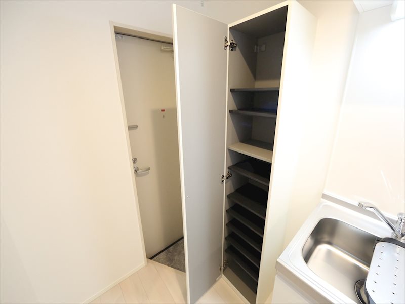 玄関　玄関　シューズボックス付（収納充実してます）