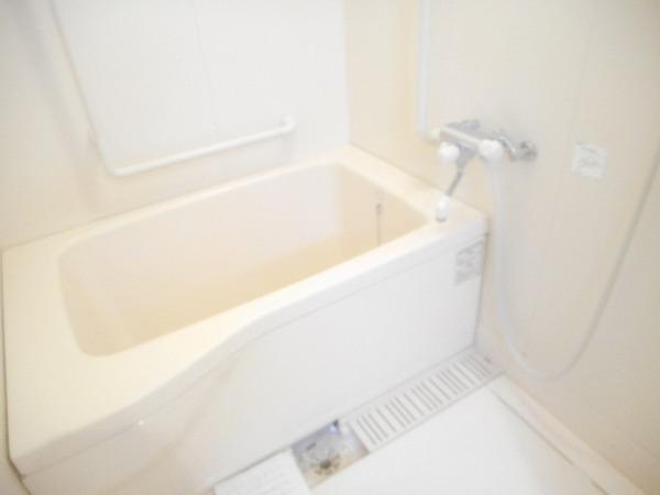 バス・シャワールーム　キレイにリフォームされています！