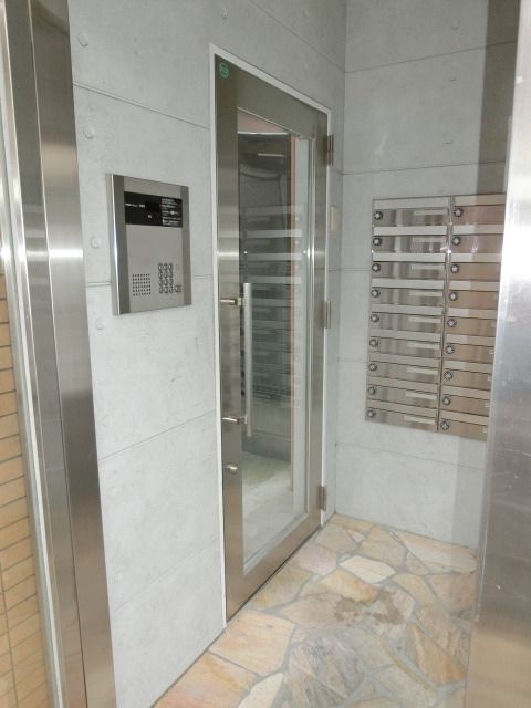 エントランス　オートロック完備