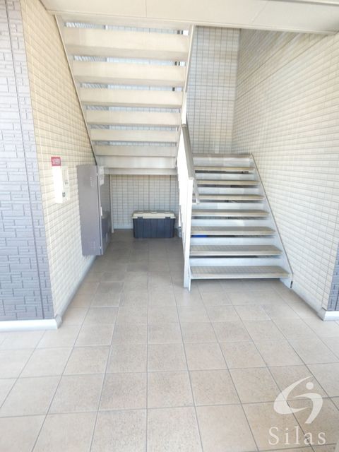 近鉄奈良線 八戸ノ里駅 徒歩5分 3階建 築12年の外観写真
