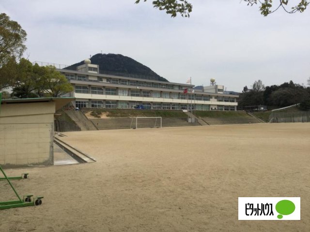 中学校　下関市立勝山中学校（中学校）まで727m