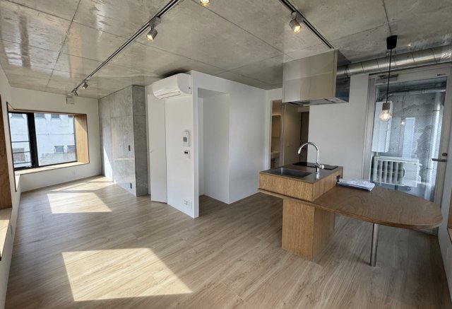 居室・リビング　別部屋の写真を使用しております。