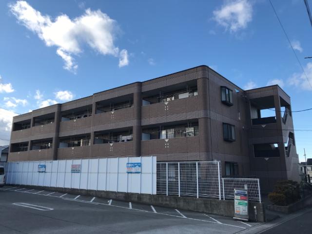 エントランス　外観写真（昼）