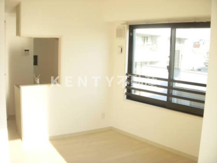 居室・リビング　こちらのリビングで趣味の時間をお楽しみください