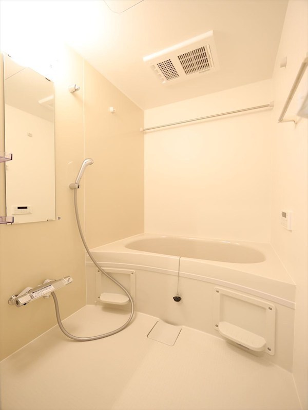 バス・シャワールーム　浴室暖房乾燥機付　追い焚き・オートバス機能付お風呂