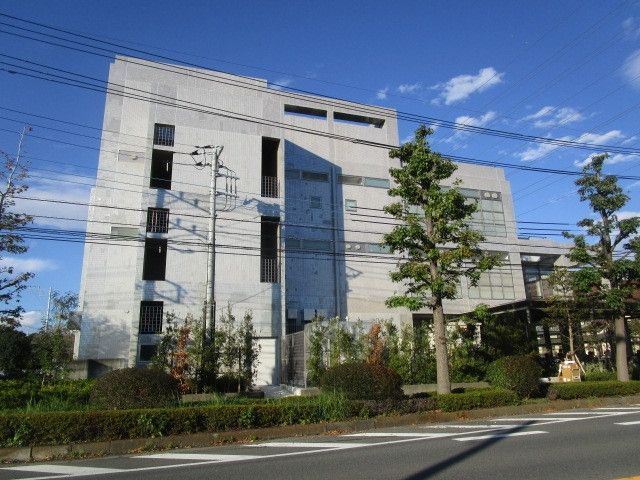 図書館　海老名市立中央図書館（図書館）まで765m