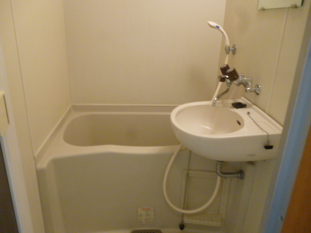 バス・シャワールーム　別部屋参考用写真