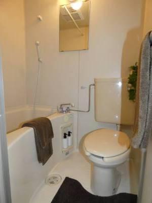 バス・シャワールーム　2点式のユニットバスです。