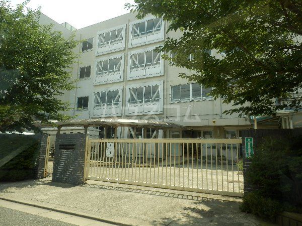 中学校　世田谷区立弦巻中学校（中学校）まで2103m