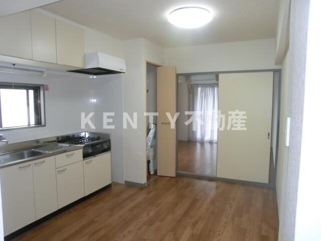 居室・リビング　ゆったり過ごせる居間です