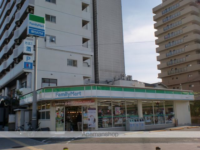 コンビニ　ファミリーマート（コンビニ）まで212m