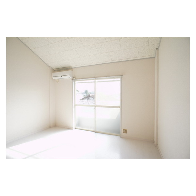 居室・リビング　明るい日差しの室内