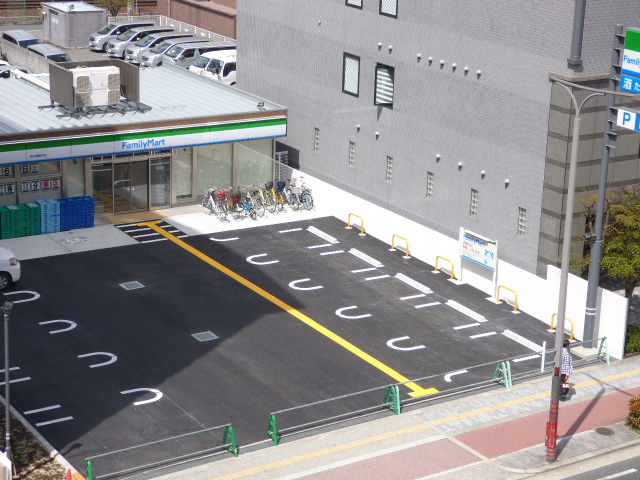 コンビニ　ファミリーマート（コンビニ）まで450m