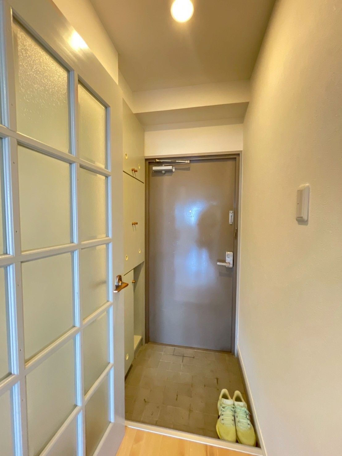 玄関　同建物別部屋 現況優先