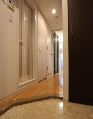 玄関　【見学予約受付中】当店の仲介手数料賃料の半月分以下でご紹介★