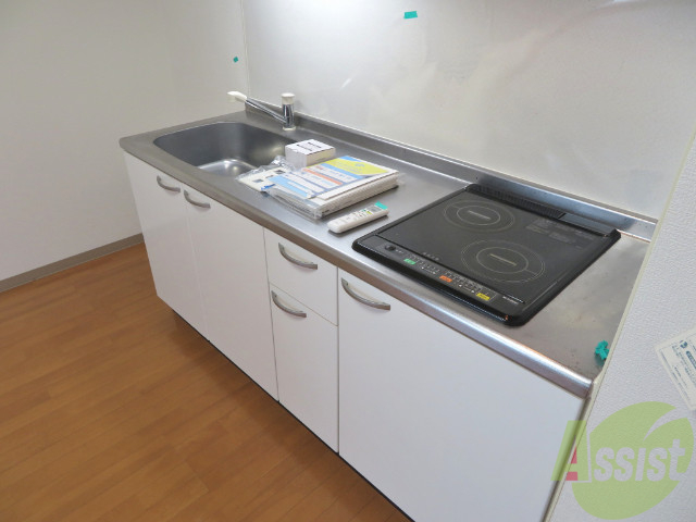 キッチン　システムキッチンです。洗い場が広くて使いやすそうです。