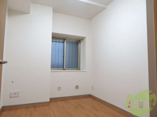 その他部屋・スペース　こちらは寝室としてよさそうな４．６帖洋室です