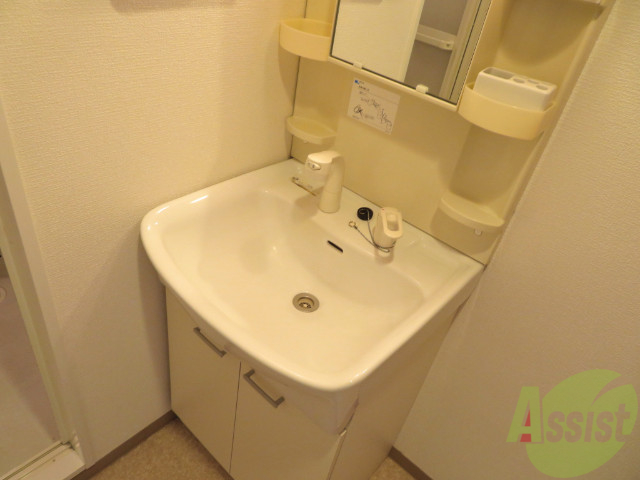 洗面設備　独立洗面台です。朝の身支度が楽しくなりそうですね。