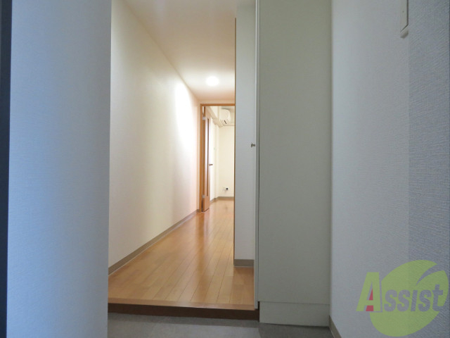 玄関　玄関から撮影しました。長い廊下は走りだしたくなりますね。