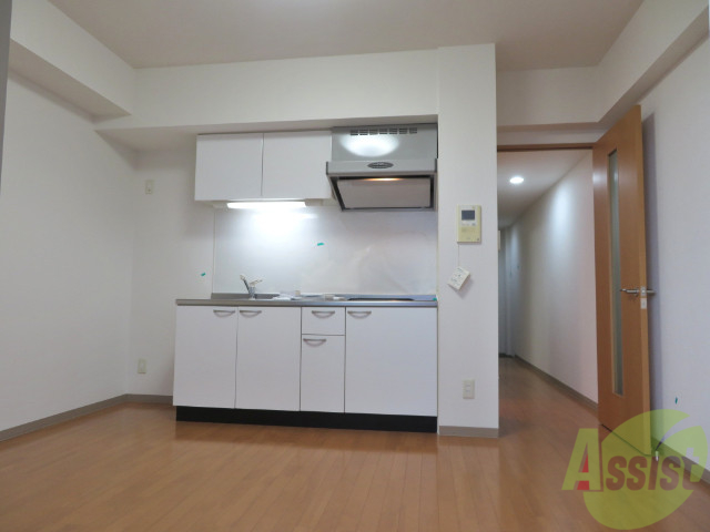 居室・リビング　白を基調としたお部屋なので明るい雰囲気です。