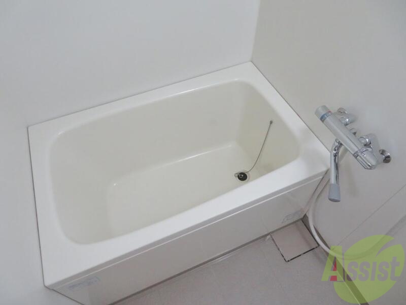 バス・シャワールーム　お風呂です。ここで一日の疲れを癒してください。