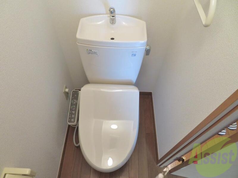 トイレ　各機能付きのトイレになります。便利にお使いいただけます。