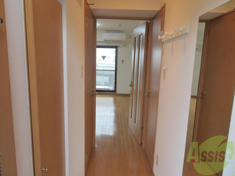 玄関　玄関からの一枚。奥行きで広さが伝わるでしょうか。