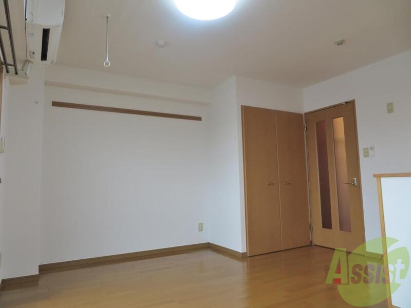 居室・リビング　かなり広めのリビングです。陽がよく入ってきて気持ち良いですよ