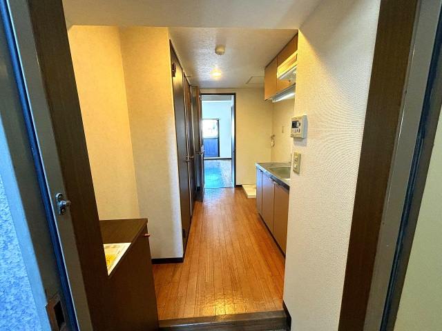 玄関　同物件別号室の写真です。