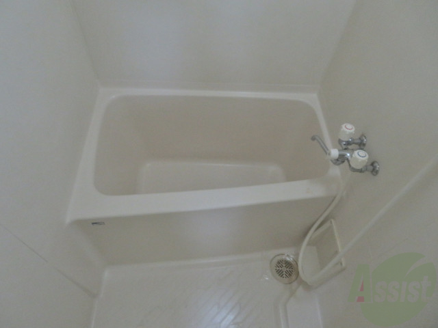 バス・シャワールーム　バスルームも一人暮らしにぴったりですね。