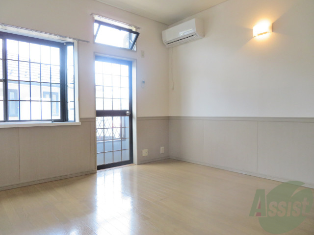 居室・リビング　部屋が全体的に綺麗で、とても綺麗ですね。