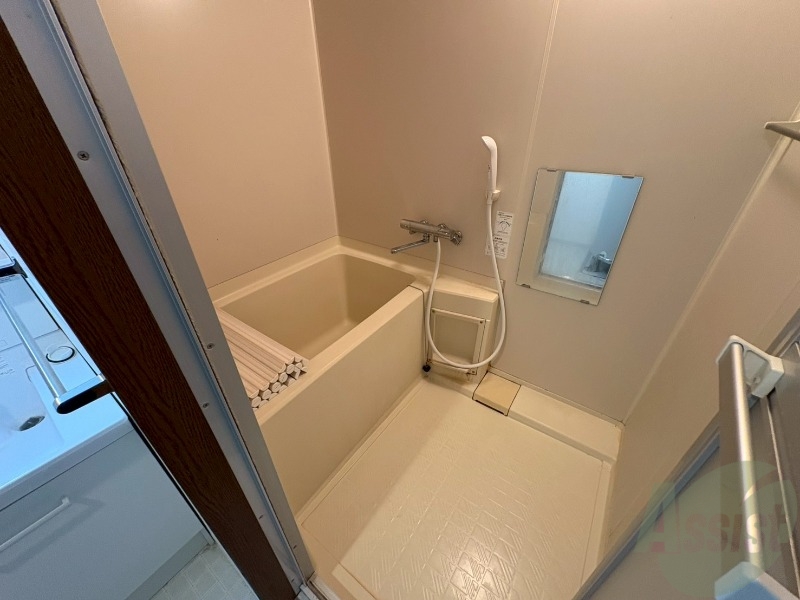 バス・シャワールーム　お風呂になります。一日の疲れを癒してくださいね。