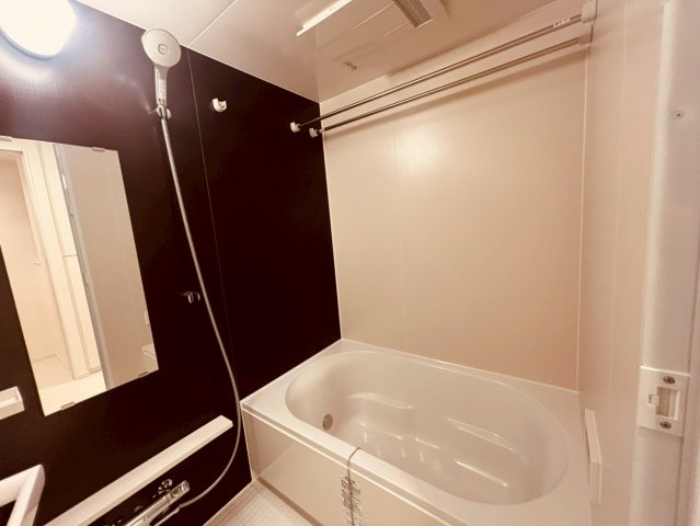 バス・シャワールーム　＊同間取り別部屋反転タイプ参照