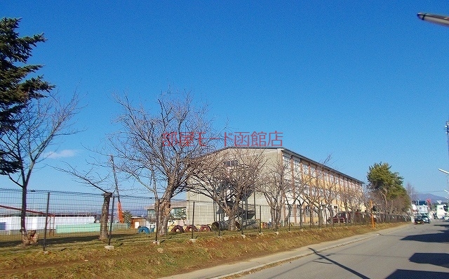 小学校　高丘小学校（小学校）まで250m